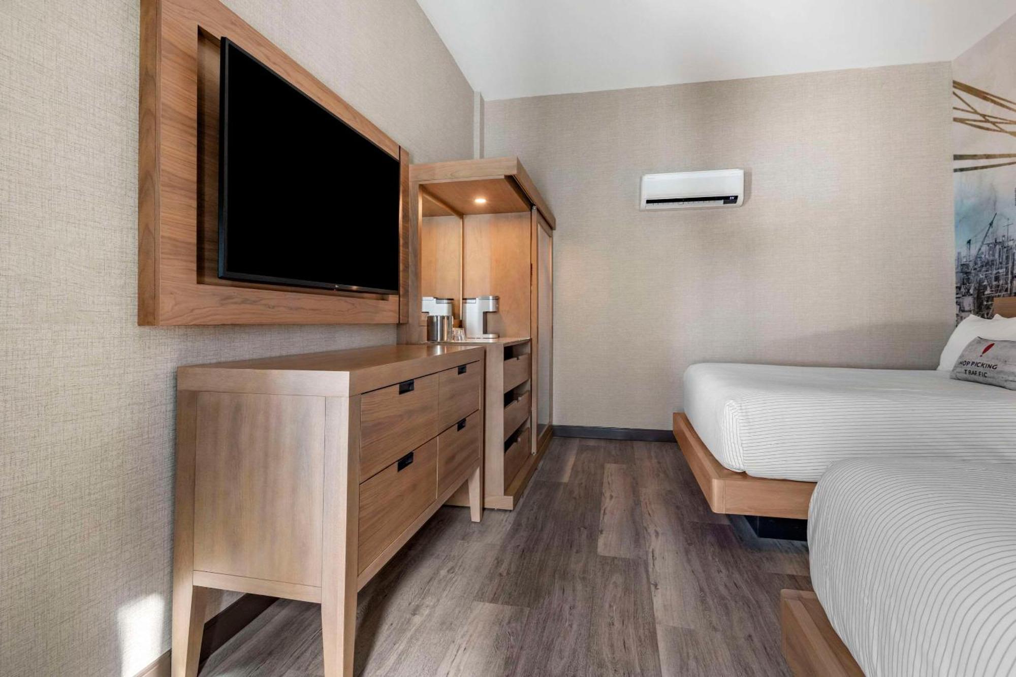 Cambria Hotel Portland Downtown Old Port Экстерьер фото