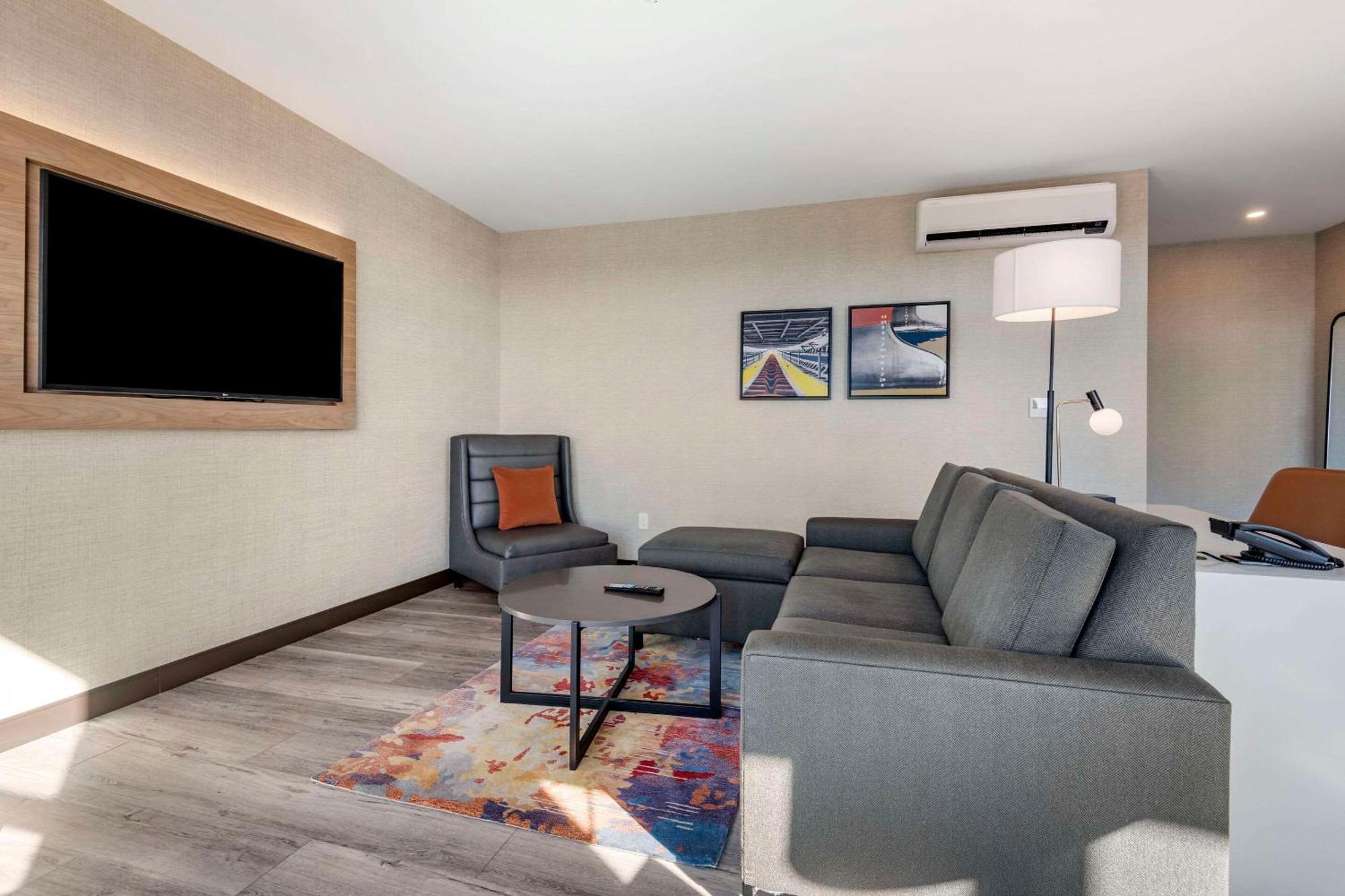 Cambria Hotel Portland Downtown Old Port Экстерьер фото